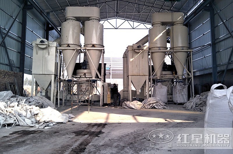 高強(qiáng)磨粉機(jī)現(xiàn)場(chǎng)