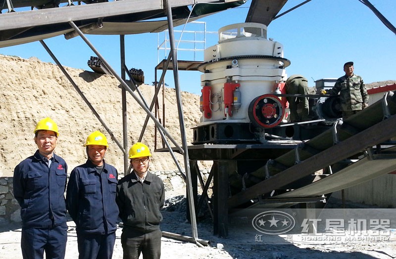 多缸液壓圓錐破碎機(jī)現(xiàn)場