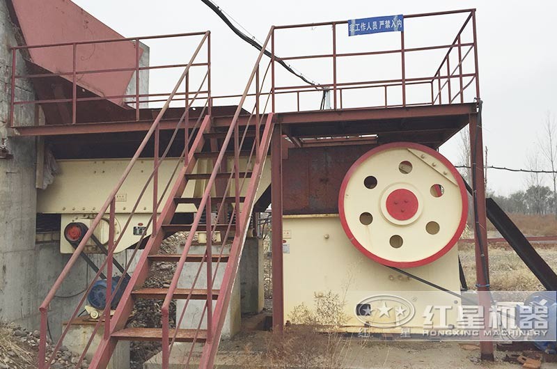 HD德版顎式破碎機現場