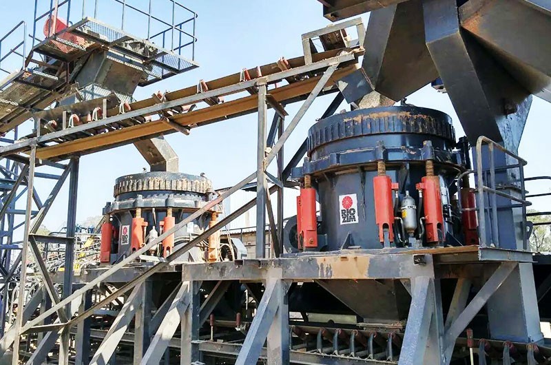 福建時產(chǎn)400噸玄武巖破碎生產(chǎn)客戶現(xiàn)場